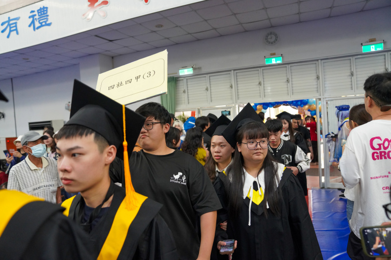 113學年度畢業典禮日間-45