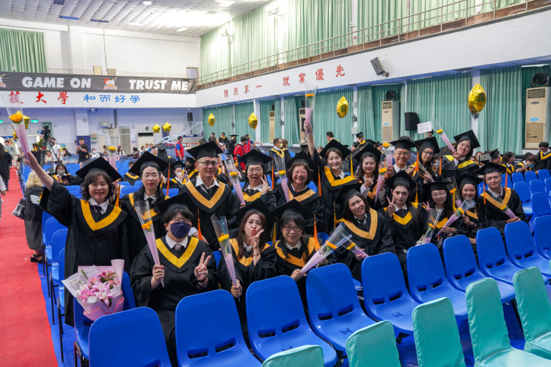 113學年度畢業典禮進修-1