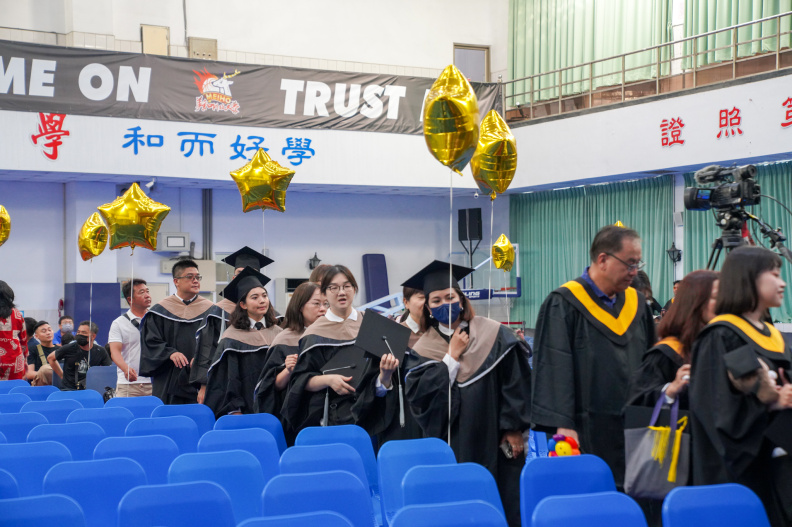 113學年度畢業典禮進修-7.jpg