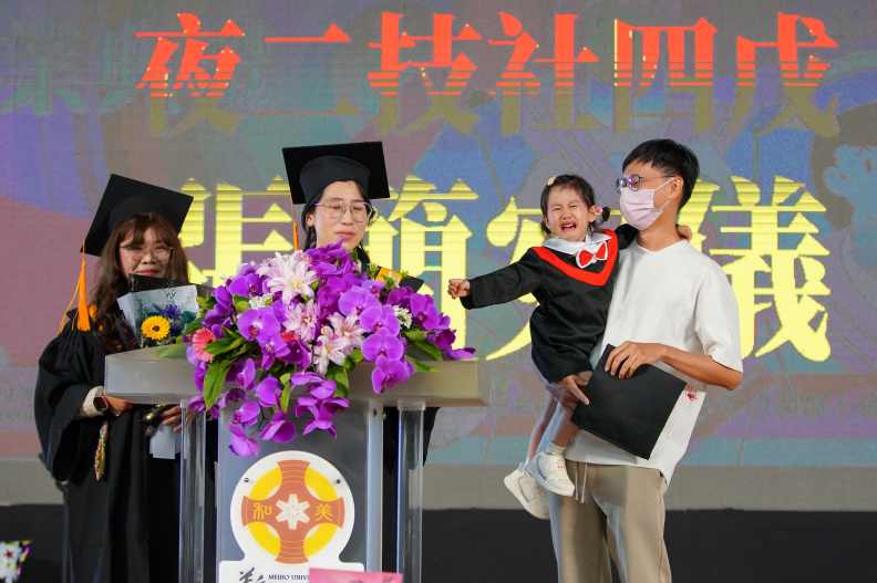 113學年度畢業典禮進修特寫鏡-44