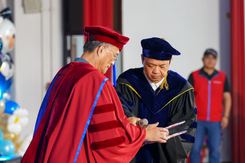 113學年度畢業典禮進修特寫鏡-46