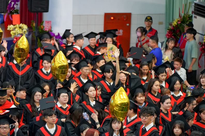 113學年度畢業典禮進修特寫鏡-68