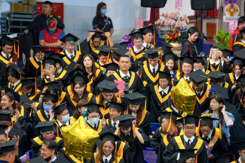 113學年度畢業典禮進修特寫鏡-69