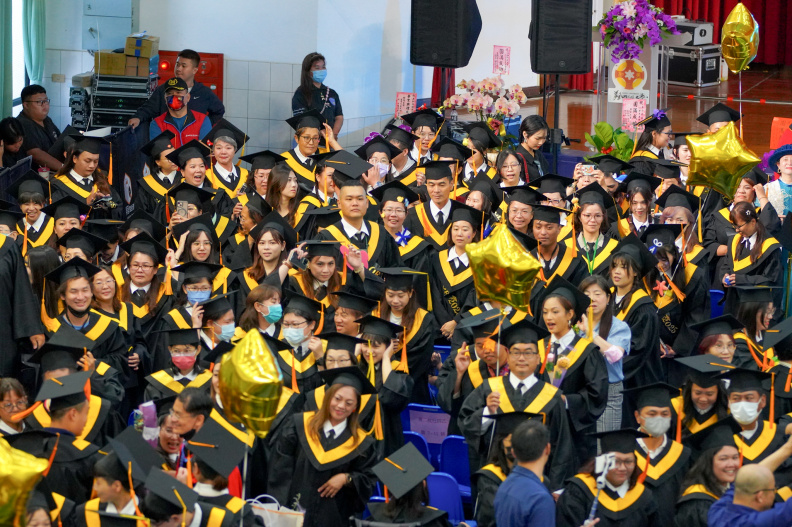 113學年度畢業典禮進修特寫鏡-70