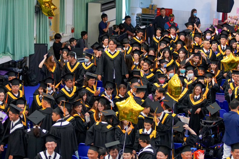 113學年度畢業典禮進修特寫鏡-71