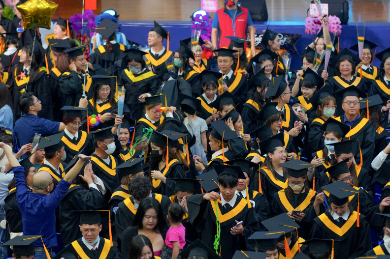 113學年度畢業典禮進修特寫鏡-87